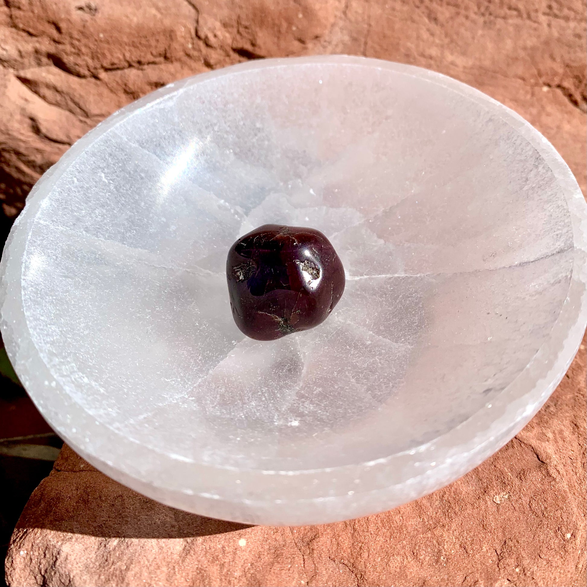 Garnet Tumbled Crystal - Kejiwa Alchemy